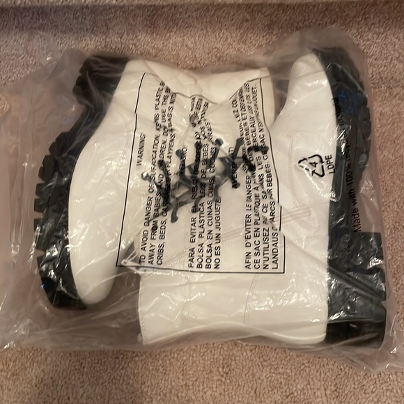 Brand New White Combat style boots. New in Packaging. Size 9 (see notation) NWT - Picture 4 of 11